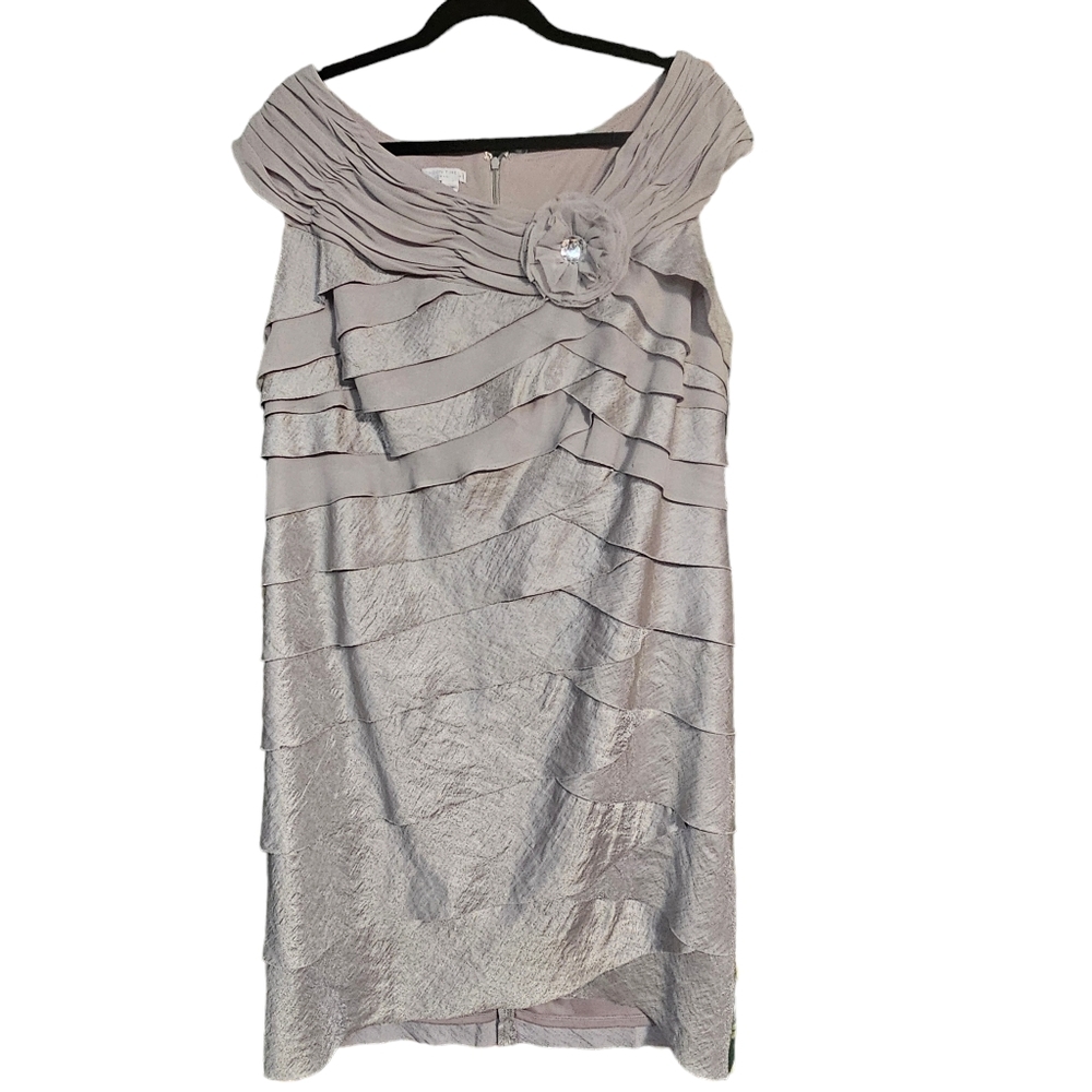 London Times Tiered Shutter Sheath Cocktail Silver Rosette Dress Size 18W - Picture 2 of 12